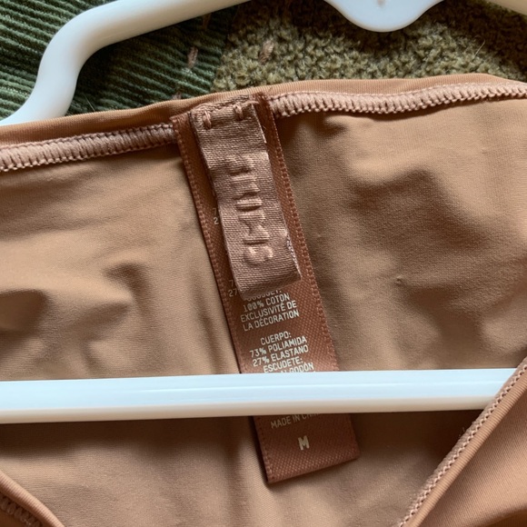 Bundle of 2 SKIMS tank bodysuits. Medium. Good condition - Picture 2 of 4